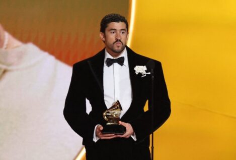 Bad Bunny gana el Grammy a mejor álbum de música urbana y carga contra el ICE