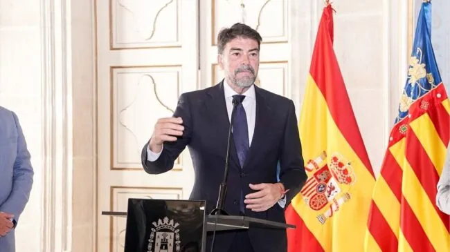 El alcalde de Alicante ve lógicas las citaciones y el PSOE dice que se apunta a su entorno