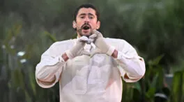 El regalo de Bad Bunny a los empleados de Zara: una camiseta con dedicatoria especial