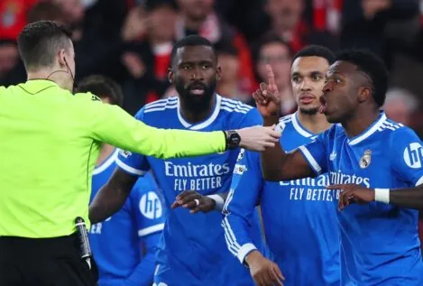 El Benfica - Real Madrid, detenido durante 10 minutos por insultos racistas a Vinicius