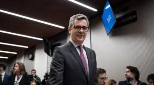 Los juristas acusan a Bolaños de colar una treta para revisar sentencias «por la puerta de atrás»