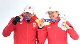Oriol Cardona y Ana Alonso logran un heroico bronce en el relevo mixto de esquí de montaña
