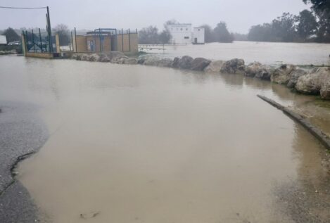 El temporal de lluvia corta 180 carreteras y la nieve afecta a otras 36