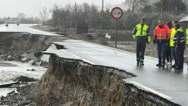 El temporal de lluvia mantiene 66 carreteras cortadas, 50 de ellas solo en Andalucía