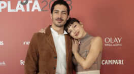 El hogar bohemio de Úrsula y Chino Darín en Barcelona: suelo hidráulico y mucha madera