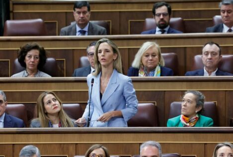 El PP pide desclasificar el historial médico de Sánchez y Bolaños le acusa de bajeza