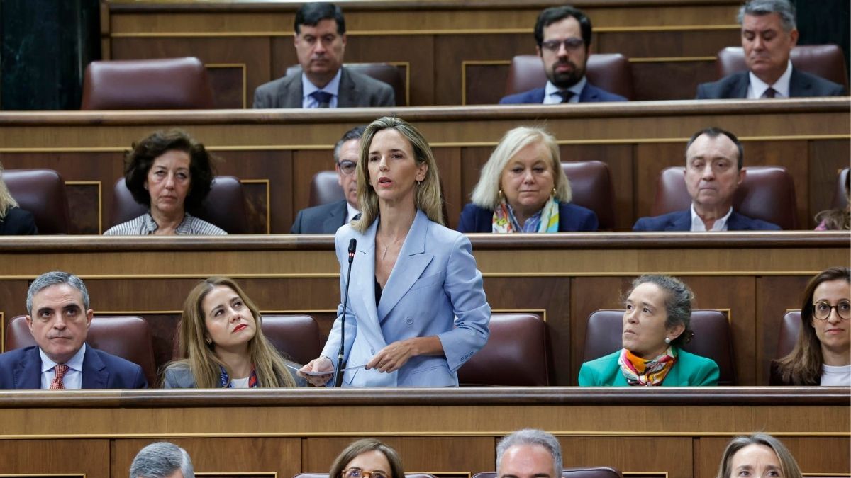 El PP pide desclasificar el historial médico de Sánchez y Bolaños le acusa de bajeza