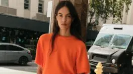 Ni abrigos ni americanas: esta es la chaqueta de Zara que combina siempre bien con unos vaqueros