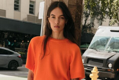 Ni abrigos ni americanas: esta es la chaqueta de Zara que combina siempre bien con unos vaqueros