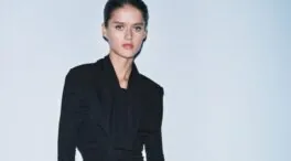 Di adiós al vestido negro: el look ideal para tu cita de San Valentín que puedes encontrar en Zara y Mango