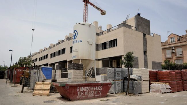 Las viviendas unifamiliares baten su récord de compraventas mientras los pisos crecen menos