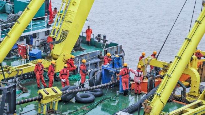Francia y Marruecos planean un cable submarino que esquiva la red española