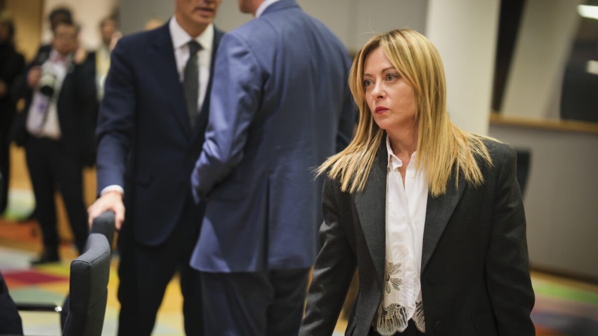 El entorno de Meloni, contra Sánchez por la regularización: «Está desconectado del pueblo»