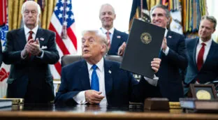 Trump termina enero con su peor índice de aprobación desde que volvió al poder