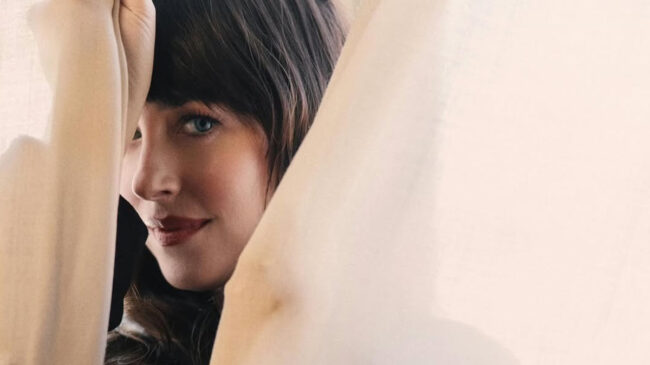 Estas son las prendas de Zara que necesitas para recrear el 'look' viral con el que Dakota Johnson ha revolucionado la sastrería clásica