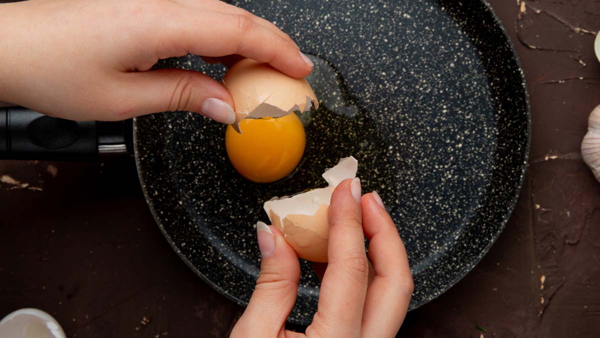 Aurelio Rojas, cardiólogo, pone fin al debate de cuántos huevos se pueden comer al día: «Esta cantidad es segura para la mayoría»