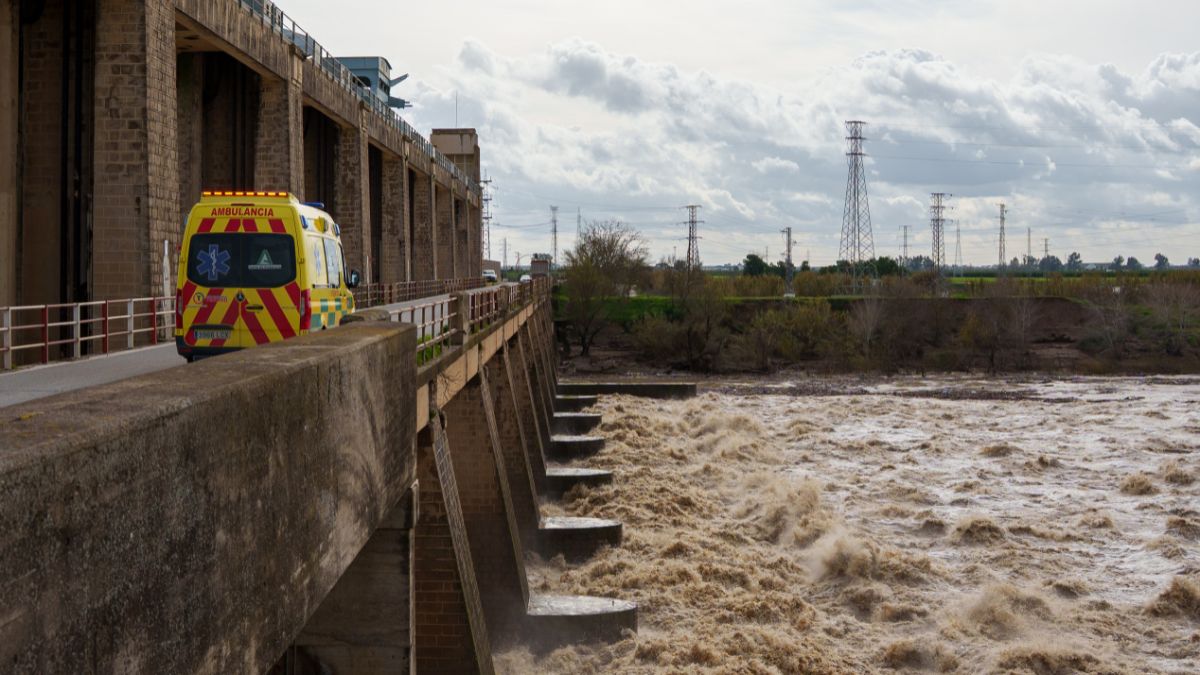 Desalojadas más de 3.000 personas de zonas inundables en Cádiz, Jaén y Málaga