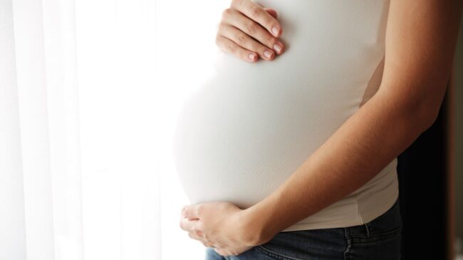 La exposición al calor durante el embarazo se asocia con menos nacimientos de varones