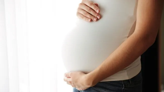 La exposición al calor durante el embarazo se asocia con menos nacimientos de varones