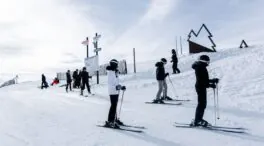 El Carnaval desfila por las estaciones de Andorra llenando las pistas de entretenimiento