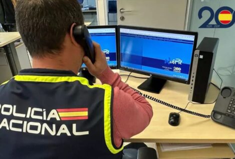 Alerta con los QR: la Policía avisa de que pueden estafarte utilizando tu propia cámara y cómo evitarlo