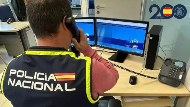 Alerta con los QR: la Policía avisa de que pueden estafarte utilizando tu propia cámara y cómo evitarlo