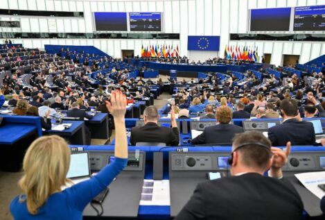 La Eurocámara aprueba el préstamo de 90.000 millones a Ucrania