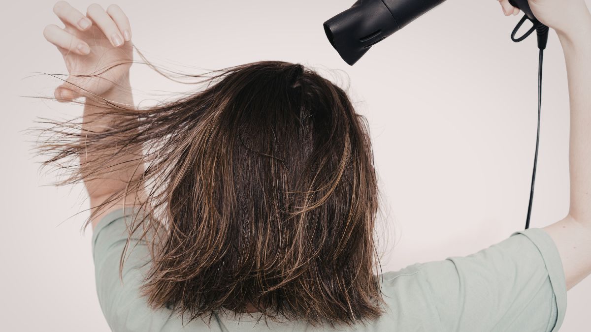 Los expertos en peluquería son claros sobre si tu pelo necesita un extra de hidratación: «Si tardas en secarlo más de lo que deberías, es tu caso»