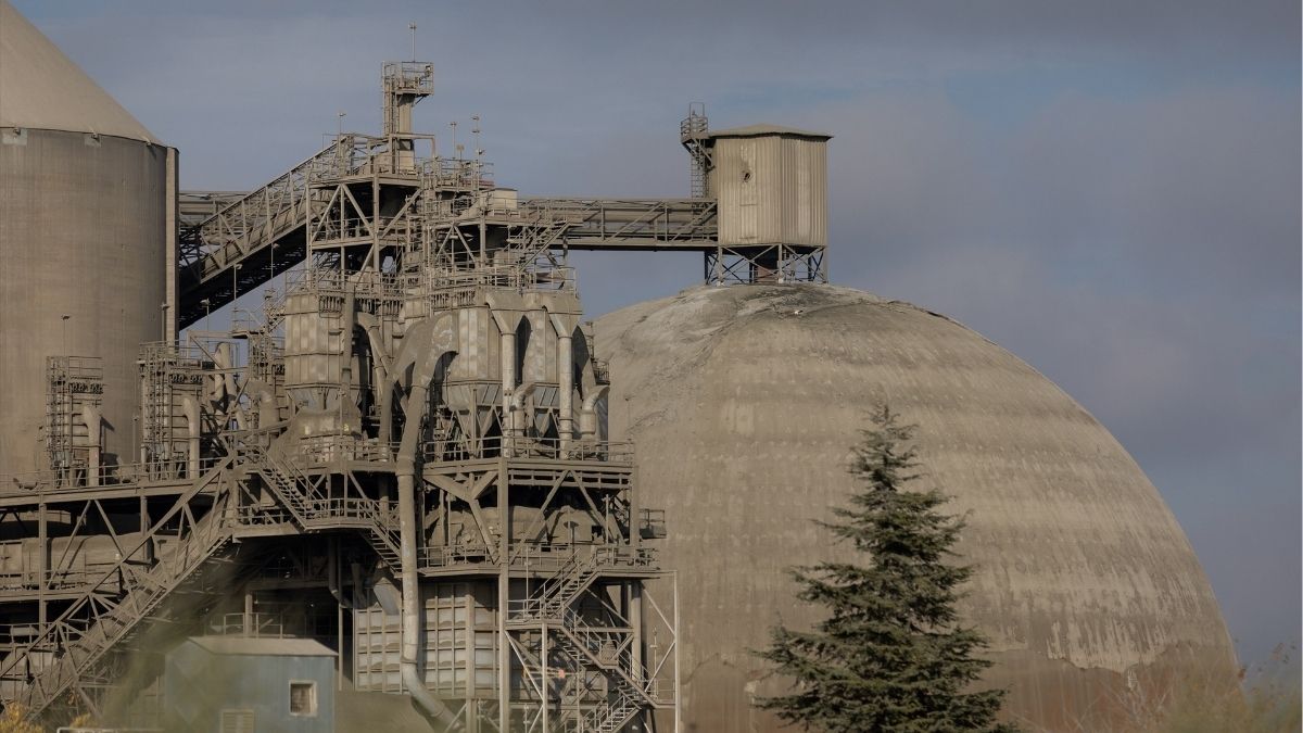 La inflación industrial moderó su caída al 2,9% en el arranque de 2026 por la energía