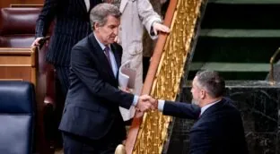 Vox y PP se quedan solos: el Congreso rechaza prohibir el burka y el nicab en espacios públicos