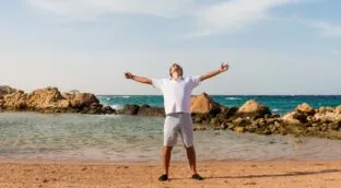 Javier García Ruiz, psicólogo, aclara algo que no siempre sabemos: «Todas las personas tenemos una línea base de felicidad»