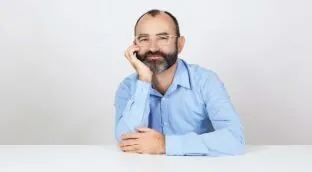 Rafael Santandreu (56), psicólogo, derriba el mito sobre la felicidad vital: «La mejor etapa es cuando uno empieza a pensar bien»