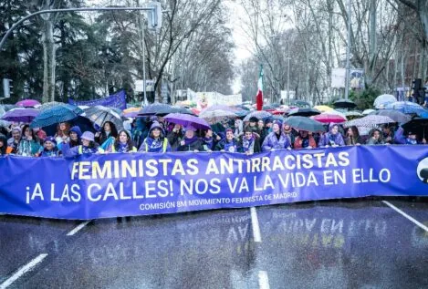La mitad de los jóvenes ve el feminismo como una herramienta de manipulación política