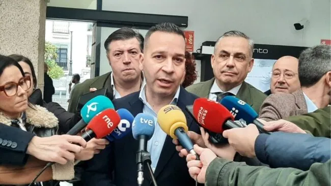 Vox defiende la «prioridad nacional» en la investidura de Guardiola: «No es racismo»