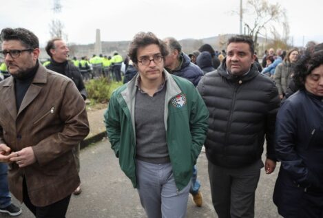 Figaredo pide el voto telemático por «paternidad» y lo usa para ir a un acto en León