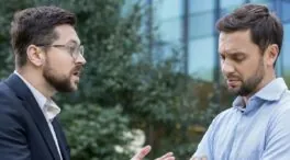 Por qué nos cuesta escuchar opiniones contrarias y cómo entrenarnos para hacerlo