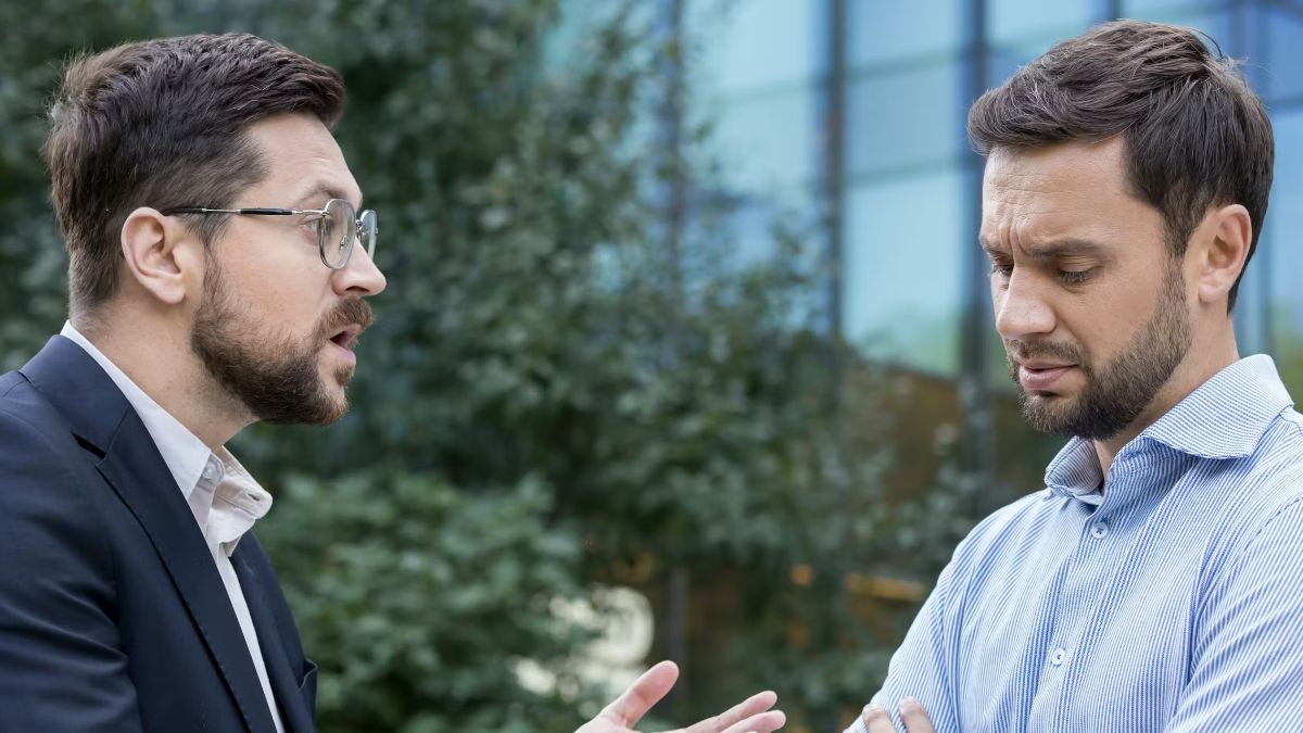 Por qué nos cuesta escuchar opiniones contrarias y cómo entrenarnos para hacerlo