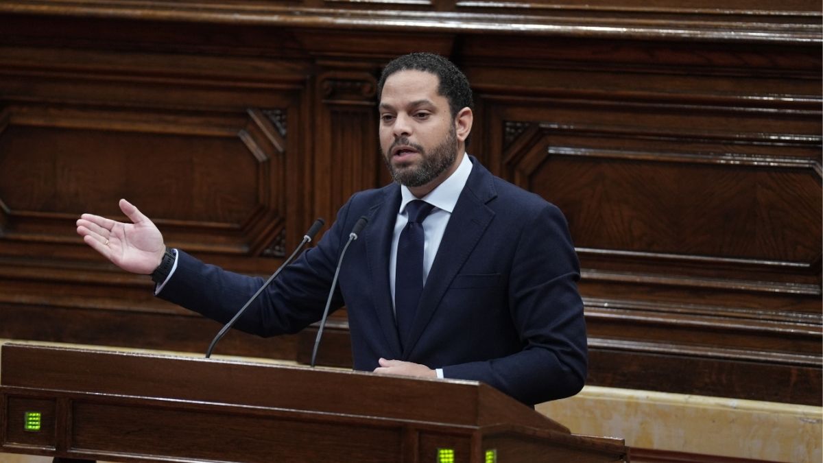 Vox se abre a apoyar la propuesta de Junts para prohibir el burka si es «igual» a la suya