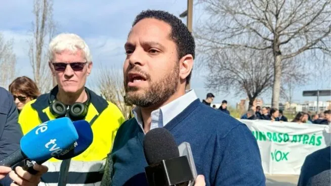 Garriga niega que Vox aprobase su presupuesto de 2025 en un chat de WhatsApp