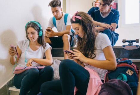 La generación Z es la primera menos inteligente que sus padres, según un neurocientífico