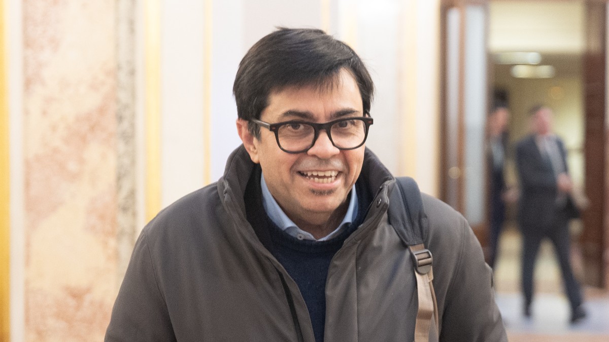 Pisarello, portavoz de Sumar en el Congreso, dice que se ha vuelto «más radical» en política