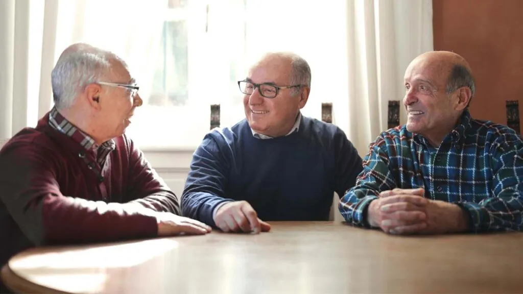 grupo-amigos-felicidad