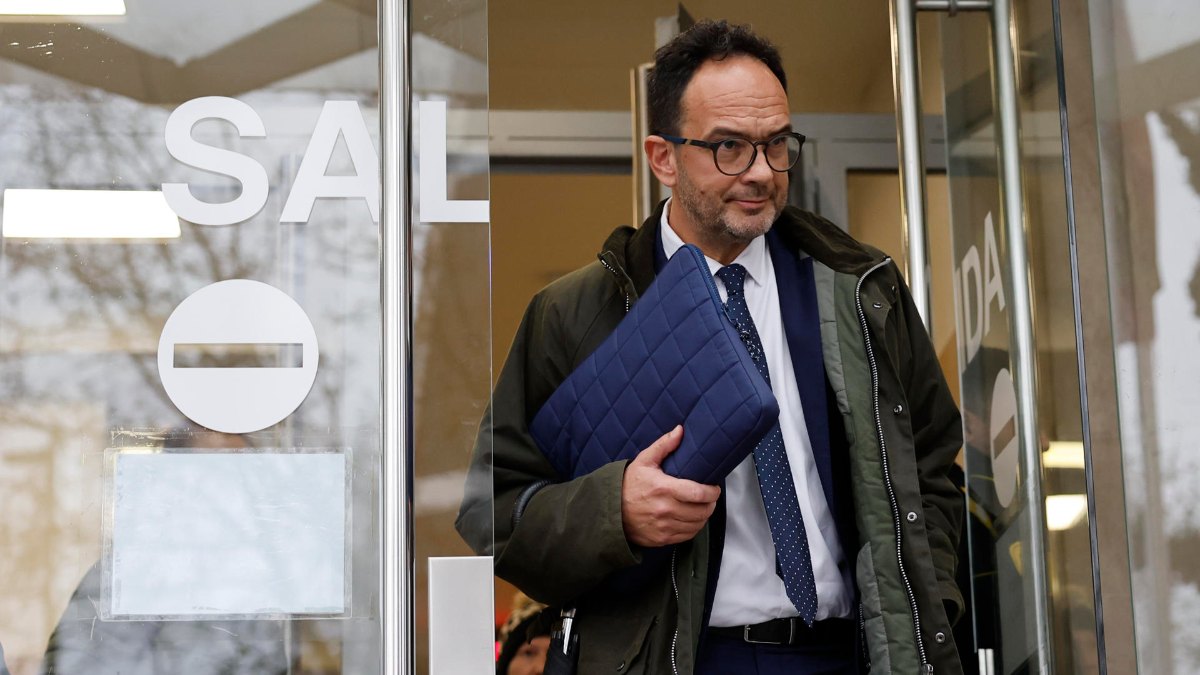 Hernando reconoce una reunión con Leire Díez para hablar de una información contra Sánchez