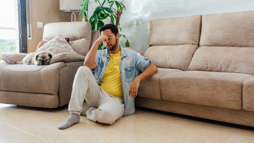 hombre-estres-felicidad-psicologo-actitud