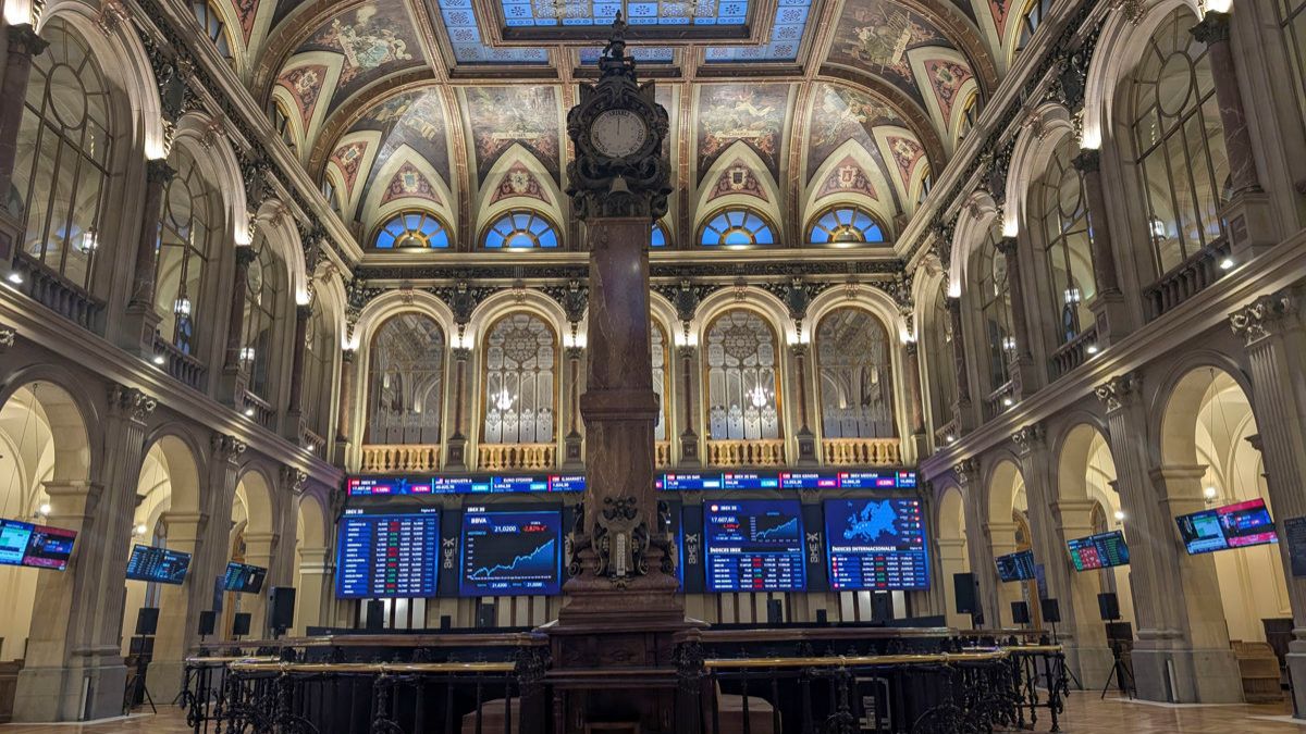 El Ibex 35 marca nuevos máximos: conquista los 18.200 puntos al subir un 0,5% en la apertura