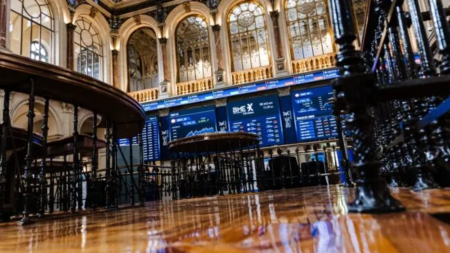 El Ibex 35 abre con una fuerte caída del 3,17% con el brent disparado en 107 dólares