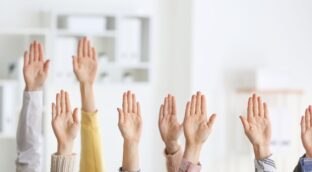 El artículo 15 de la Ley de Propiedad horizontal lo confirma: adiós al derecho a voto en las juntas si no estás al día de pagos