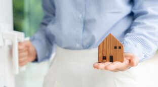 Manuel Hernández, abogado, lo confirma en 'La Roca': «Si la donación es un inmueble hay que tener en cuenta si se es mayor de 65 o menor»