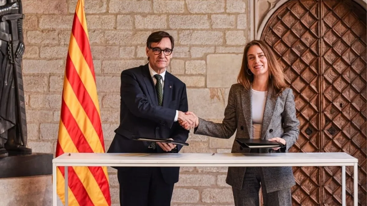 Illa y Albiach (Comuns) firman el acuerdo de Presupuestos de la Generalitat