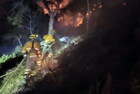 Declarado un incendio forestal en el paraje natural de Cabo Tiñoso (Cartagena)